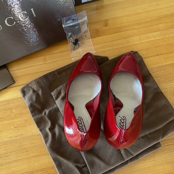 Vitelli Vernice Soft Rosso Gucci Heels! Barely worn. Size 6! - Picture 4 of 5